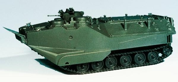 AAVP-7 amphibious tank of USMC with 12.7 mm machine gun turret, plastic kit.<br /><a href='images/pictures/ETH_Arsenal/124100010.jpg' target='_blank'>Full size image</a>